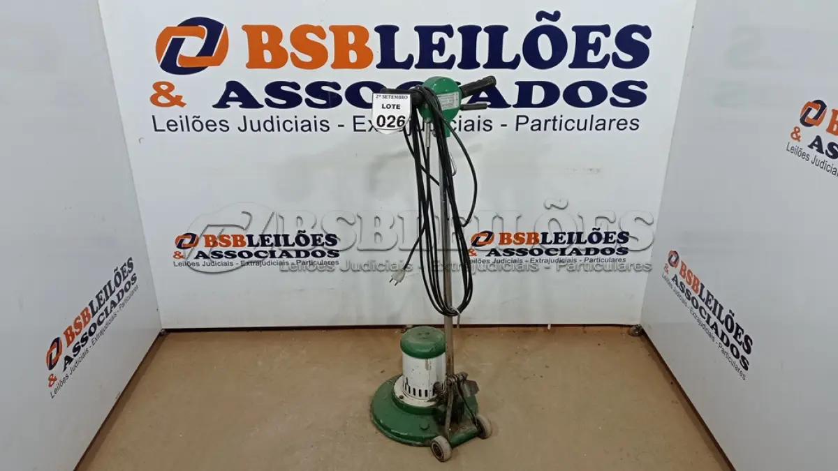 LOTE 026 - 01 ENCERADEIRA INDUSTRIAL 220V. (NO ESTADO) ATENÇÃO! FAZER A VISITAÇÃO ANTES DE ARREMATAR, NÃO SABEMOS SE FUNCIONA, LEILÃO NÃO TEM GARANTIA E NEM DEVOLUÇÃO, SUJEITO A POSSÍVEIS AVARIAS VISÍVEIS/OCULTAS E/OU AUSÊNCIA DE COMPONENTES.