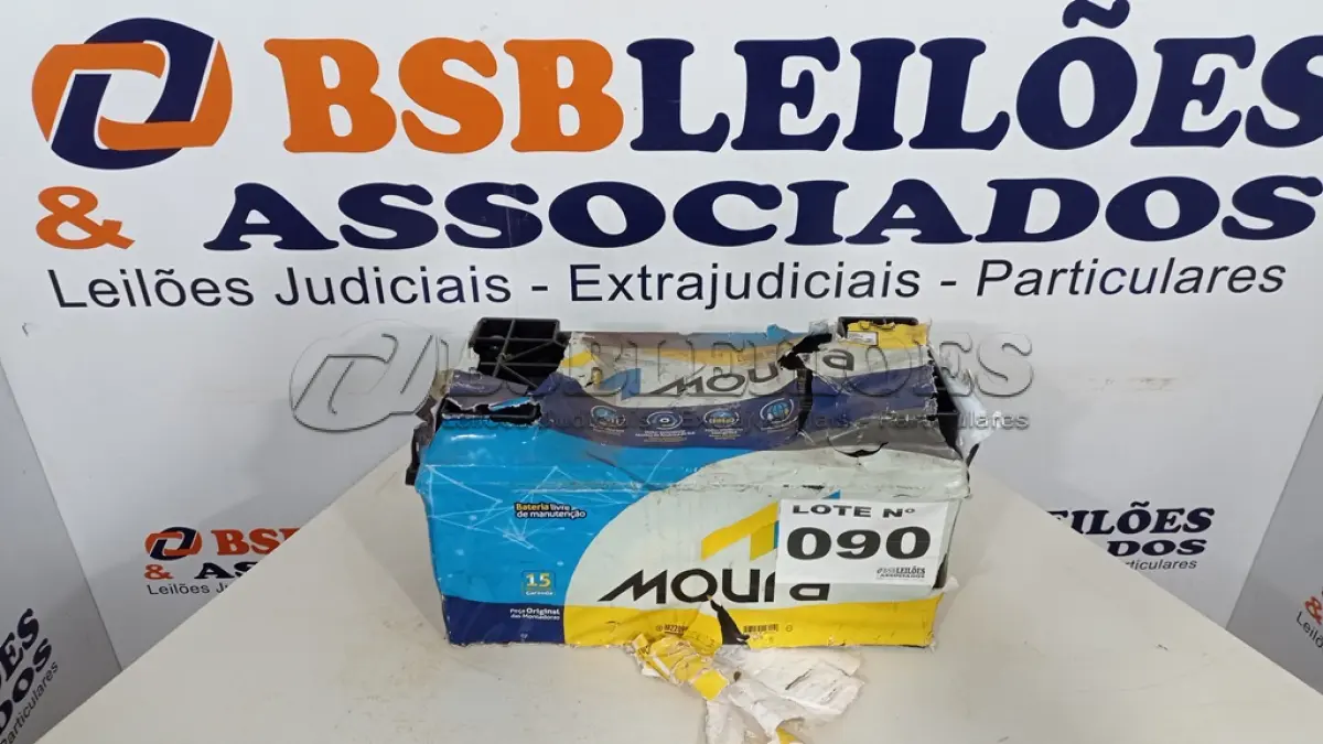 LOTE 090 - 01 BATERIA MOURA 12VOLTS - 220AH - M220PD (NO ESTADO, NÃO SABEMOS SE FUNCIONA. LEILÃO NÃO TEM GARANTIA E NEM DEVOLUÇÃO, SUJEITO A POSSÍVEIS AVARIAS VISÍVEIS/OCULTAS E/OU AUSÊNCIA DE COMPONENTES)