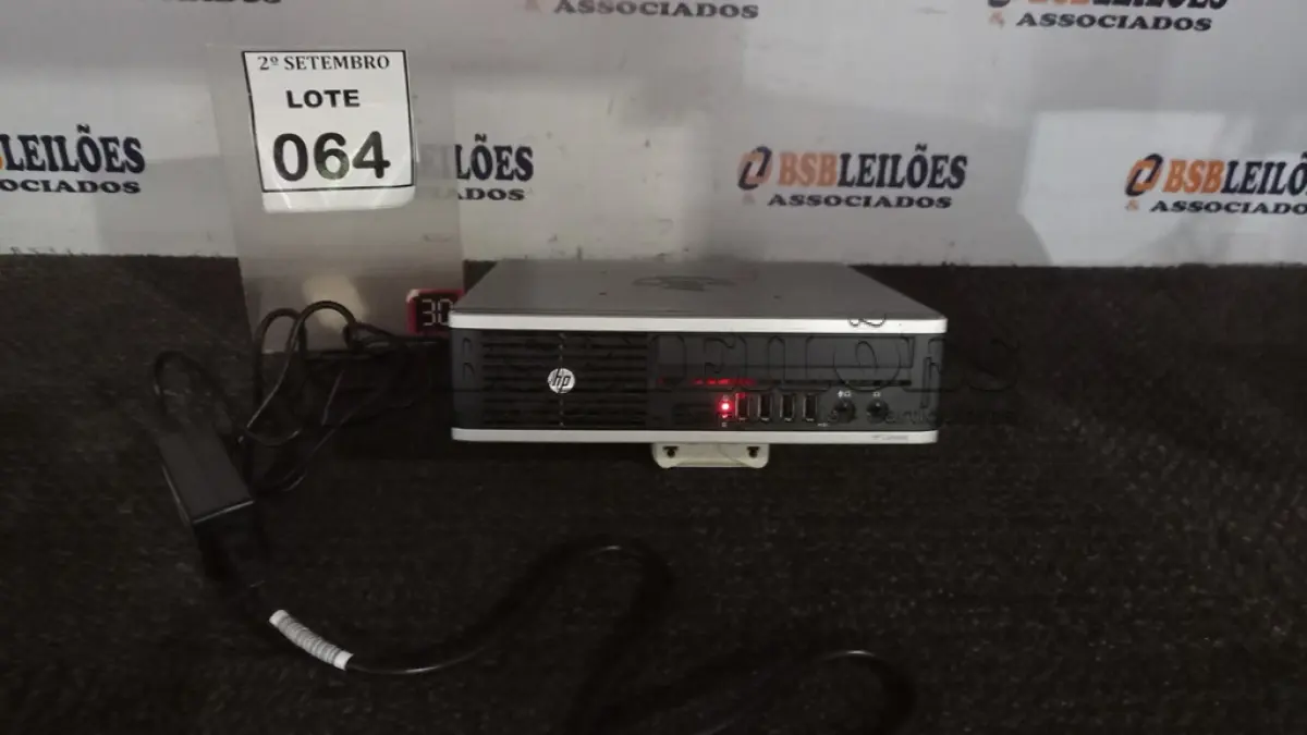 LOTE 064 - 01 MINI PC MARCA HP. (NO ESTADO) ATENÇÃO! FAZER A VISITAÇÃO ANTES DE ARREMATAR, NÃO SABEMOS SE FUNCIONA, LEILÃO NÃO TEM GARANTIA E NEM DEVOLUÇÃO, SUJEITO A POSSÍVEIS AVARIAS VISÍVEIS/OCULTAS E/OU AUSÊNCIA DE COMPONENTES.