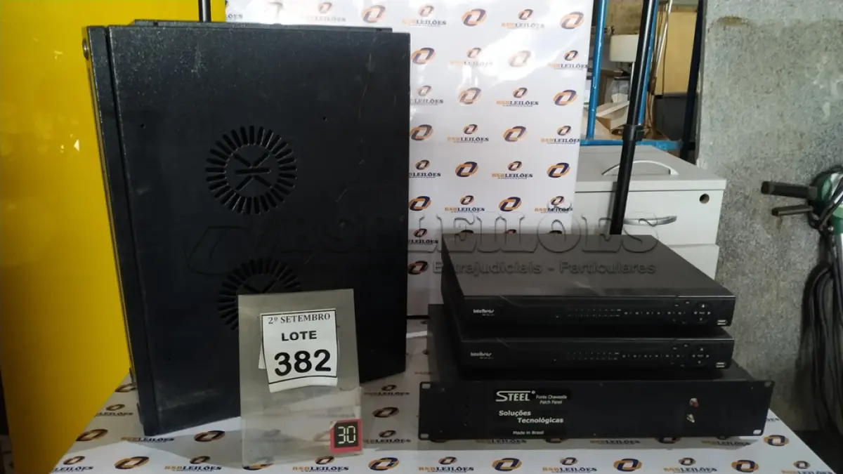 LOTE 382 - 02 APARELHOS DVR MARCA INTELBRAS, 01 FONTE CHAVEADA E 01 RACK DE FERRO. (NO ESTADO) ATENÇÃO! FAZER A VISITAÇÃO ANTES DE ARREMATAR, NÃO SABEMOS SE FUNCIONA, LEILÃO NÃO TEM GARANTIA E NEM DEVOLUÇÃO, SUJEITO A POSSÍVEIS AVARIAS VISÍVEIS/OCULTAS E/OU AUSÊNCIA DE COMPONENTES.