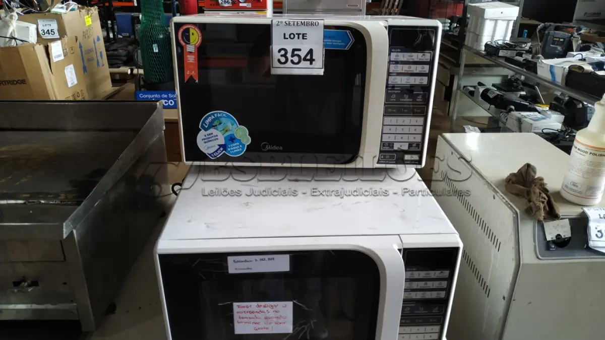 LOTE 354 - 03 MICRO-ONDAS MARCA MIDEA. (NO ESTADO) ATENÇÃO! FAZER A VISITAÇÃO ANTES DE ARREMATAR, NÃO SABEMOS SE FUNCIONA, LEILÃO NÃO TEM GARANTIA E NEM DEVOLUÇÃO, SUJEITO A POSSÍVEIS AVARIAS VISÍVEIS/OCULTAS E/OU AUSÊNCIA DE COMPONENTES.