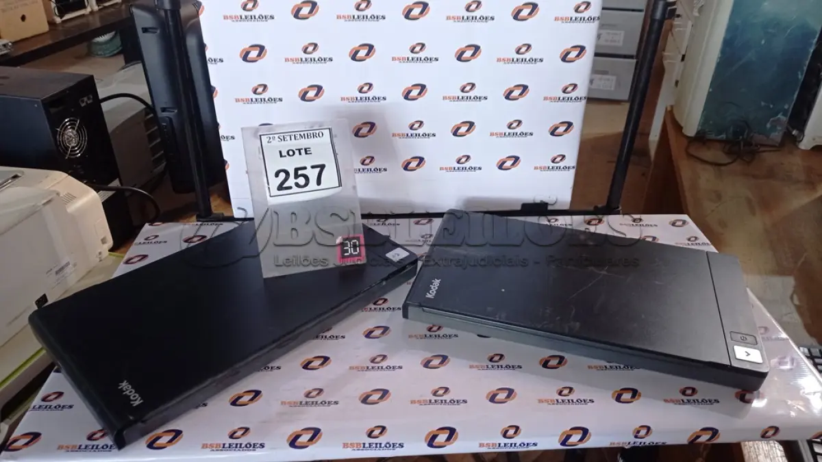 LOTE 257 - 02 SCANNERS MARCA KODAK. (NO ESTADO) ATENÇÃO! FAZER A VISITAÇÃO ANTES DE ARREMATAR, NÃO SABEMOS SE FUNCIONA, LEILÃO NÃO TEM GARANTIA E NEM DEVOLUÇÃO, SUJEITO A POSSÍVEIS AVARIAS VISÍVEIS/OCULTAS E/OU AUSÊNCIA DE COMPONENTES.