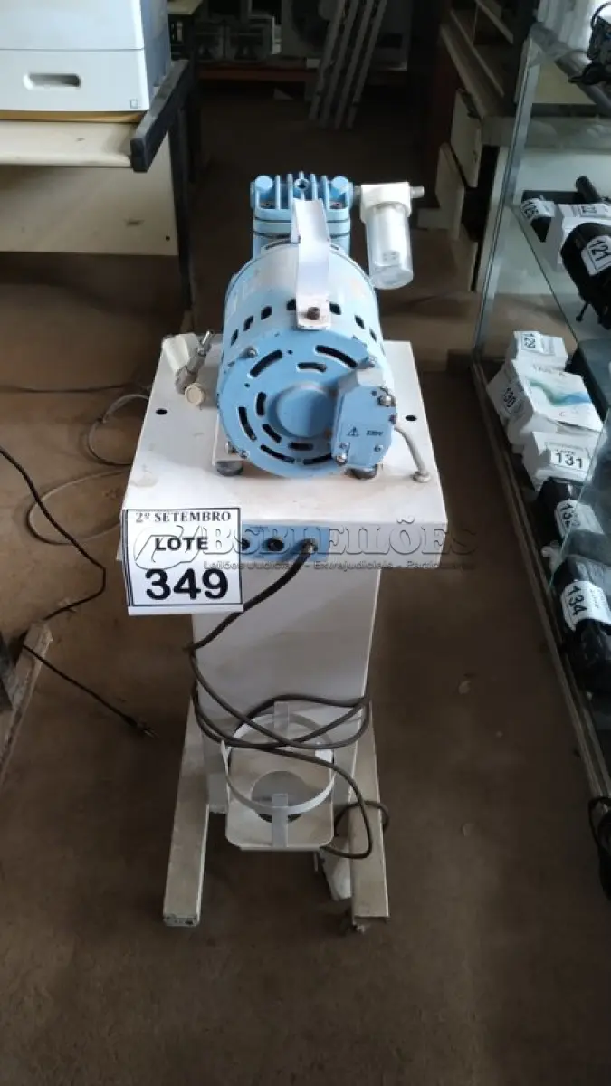 LOTE 349 - 01 ASPIRADOR ODONTOLÓGICO MODELO 089-AM. (NO ESTADO) ATENÇÃO! FAZER A VISITAÇÃO ANTES DE ARREMATAR, NÃO SABEMOS SE FUNCIONA, LEILÃO NÃO TEM GARANTIA E NEM DEVOLUÇÃO, SUJEITO A POSSÍVEIS AVARIAS VISÍVEIS/OCULTAS E/OU AUSÊNCIA DE COMPONENTES.