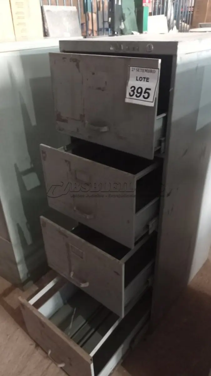 LOTE 395 - 01 ARQUIVO DE AÇO COM 04 GAVETAS. (NO ESTADO) ATENÇÃO! FAZER A VISITAÇÃO ANTES DE ARREMATAR, NÃO SABEMOS SE FUNCIONA, LEILÃO NÃO TEM GARANTIA E NEM DEVOLUÇÃO, SUJEITO A POSSÍVEIS AVARIAS VISÍVEIS/OCULTAS E/OU AUSÊNCIA DE COMPONENTES.