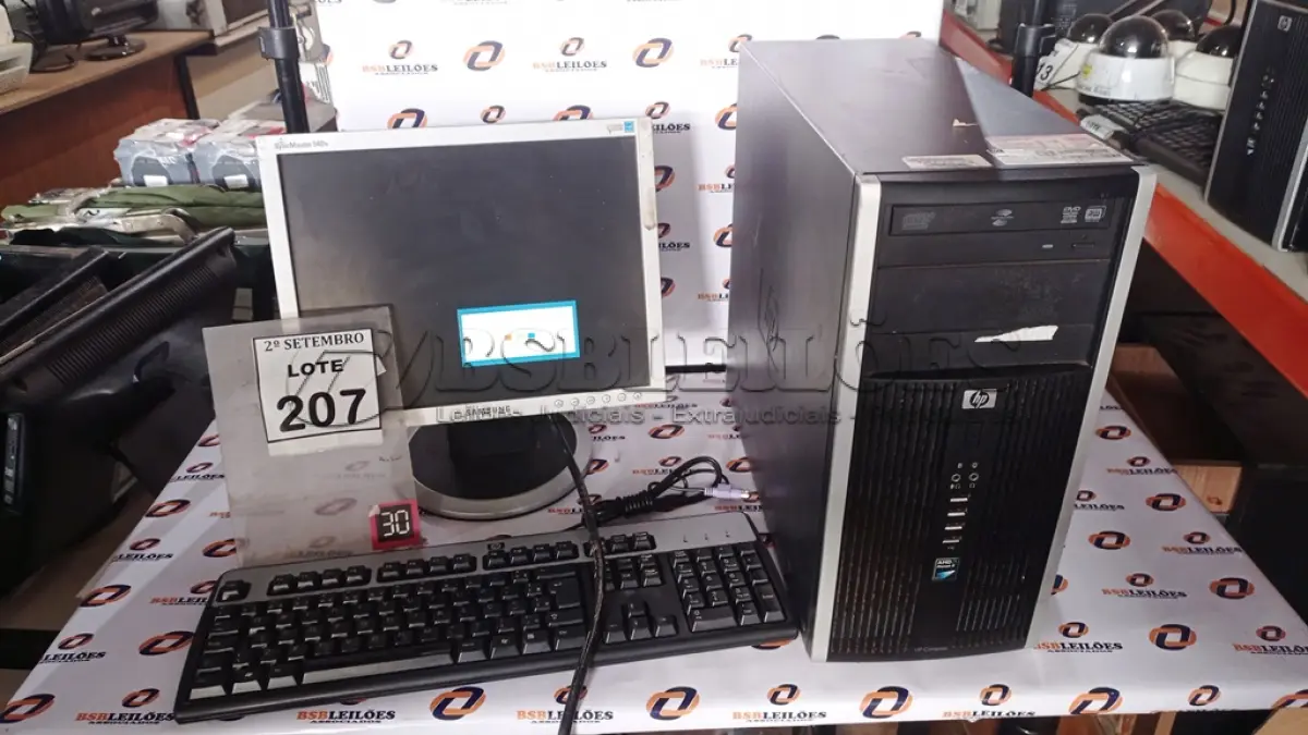 LOTE 207 - 01 CPU MARCA HP, 01 MONITOR MARCA SAMSUNG E 01 TECLADO. (NO ESTADO) ATENÇÃO! FAZER A VISITAÇÃO ANTES DE ARREMATAR, NÃO SABEMOS SE FUNCIONA, LEILÃO NÃO TEM GARANTIA E NEM DEVOLUÇÃO, SUJEITO A POSSÍVEIS AVARIAS VISÍVEIS/OCULTAS E/OU AUSÊNCIA DE COMPONENTES.