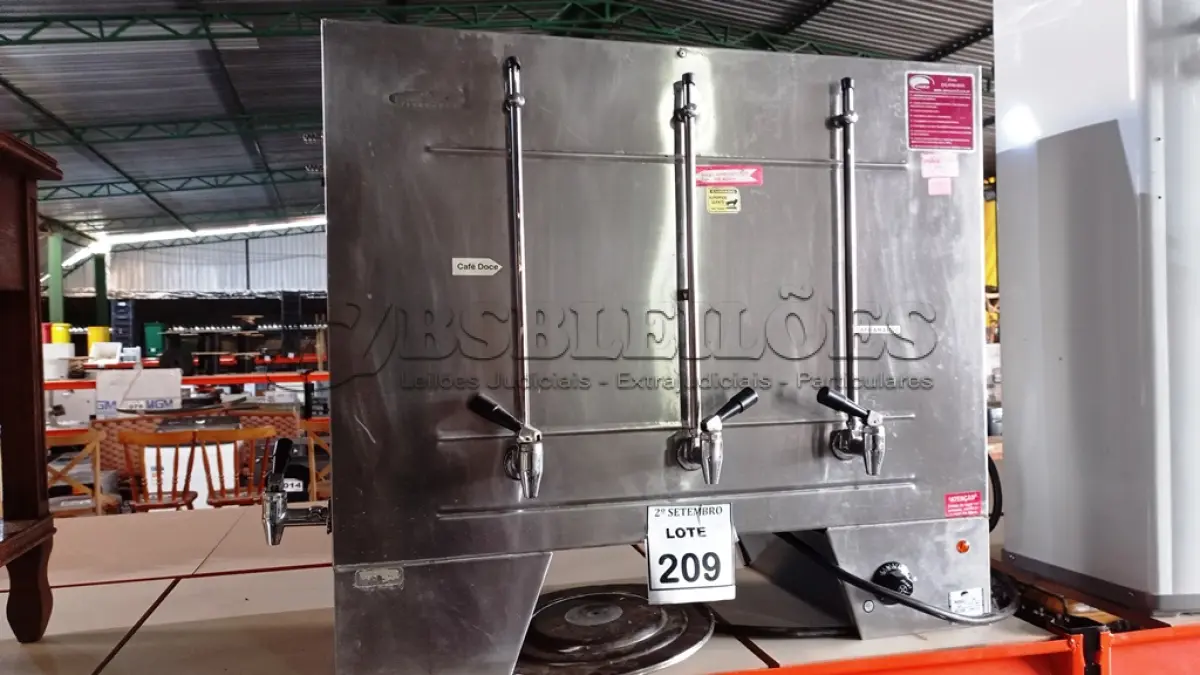LOTE 209 - 01 CAFETEIRA INDUSTRIAL EM INOX. (NO ESTADO) ATENÇÃO! FAZER A VISITAÇÃO ANTES DE ARREMATAR, NÃO SABEMOS SE FUNCIONA, LEILÃO NÃO TEM GARANTIA E NEM DEVOLUÇÃO, SUJEITO A POSSÍVEIS AVARIAS VISÍVEIS/OCULTAS E/OU AUSÊNCIA DE COMPONENTES.