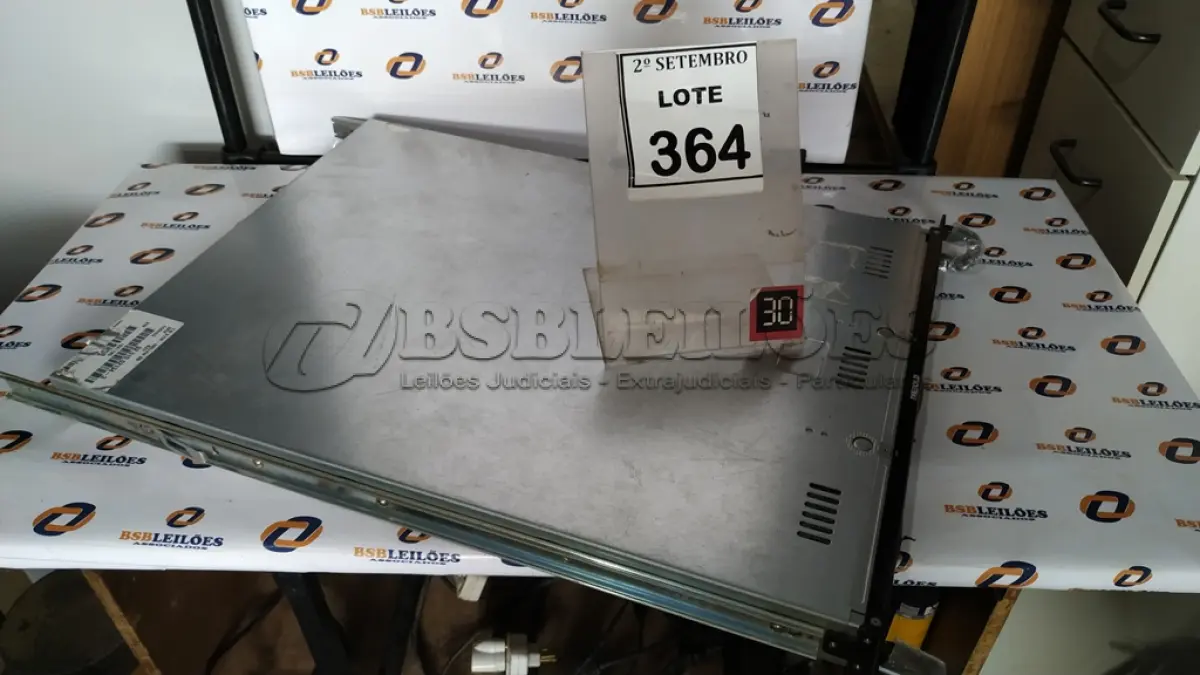 LOTE 364 - 01 SERVIDOR DE RACK MARCA DIEBOLD. (NO ESTADO) ATENÇÃO! FAZER A VISITAÇÃO ANTES DE ARREMATAR, NÃO SABEMOS SE FUNCIONA, LEILÃO NÃO TEM GARANTIA E NEM DEVOLUÇÃO, SUJEITO A POSSÍVEIS AVARIAS VISÍVEIS/OCULTAS E/OU AUSÊNCIA DE COMPONENTES.