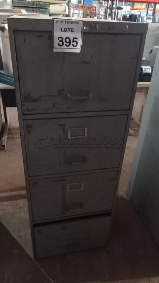LOTE 395 - 01 ARQUIVO DE AÇO COM 04 GAVETAS. (NO ESTADO) ATENÇÃO! FAZER A VISITAÇÃO ANTES DE ARREMATAR, NÃO SABEMOS SE FUNCIONA, LEILÃO NÃO TEM GARANTIA E NEM DEVOLUÇÃO, SUJEITO A POSSÍVEIS AVARIAS VISÍVEIS/OCULTAS E/OU AUSÊNCIA DE COMPONENTES.