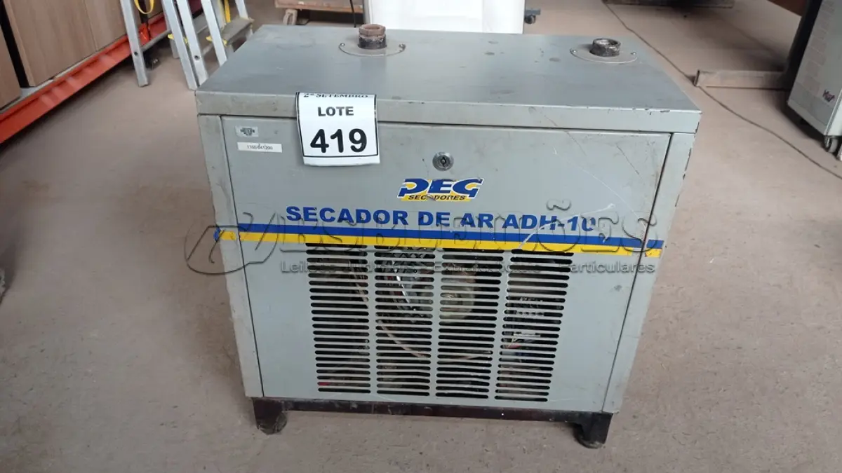 LOTE 419 - 01 SECADOR DE AR ADH-10. (NO ESTADO) ATENÇÃO! FAZER A VISITAÇÃO ANTES DE ARREMATAR, NÃO SABEMOS SE FUNCIONA, LEILÃO NÃO TEM GARANTIA E NEM DEVOLUÇÃO, SUJEITO A POSSÍVEIS AVARIAS VISÍVEIS/OCULTAS E/OU AUSÊNCIA DE COMPONENTES.