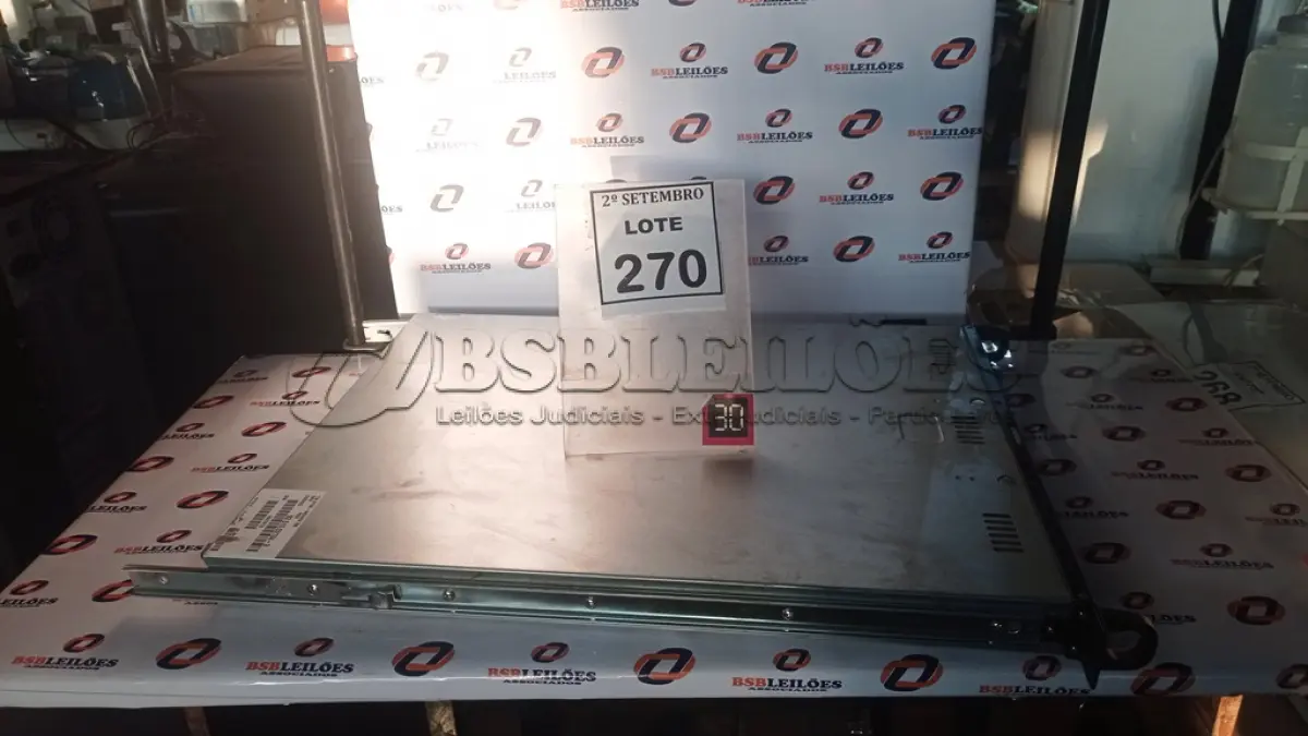 LOTE 270 - 01 SERVIDOR DE RACK MARCA DIEBOLD. (NO ESTADO) ATENÇÃO! FAZER A VISITAÇÃO ANTES DE ARREMATAR, NÃO SABEMOS SE FUNCIONA, LEILÃO NÃO TEM GARANTIA E NEM DEVOLUÇÃO, SUJEITO A POSSÍVEIS AVARIAS VISÍVEIS/OCULTAS E/OU AUSÊNCIA DE COMPONENTES.
