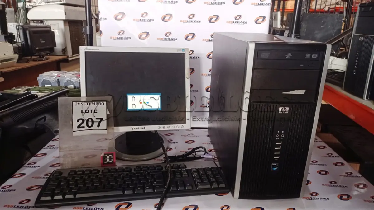 LOTE 207 - 01 CPU MARCA HP, 01 MONITOR MARCA SAMSUNG E 01 TECLADO. (NO ESTADO) ATENÇÃO! FAZER A VISITAÇÃO ANTES DE ARREMATAR, NÃO SABEMOS SE FUNCIONA, LEILÃO NÃO TEM GARANTIA E NEM DEVOLUÇÃO, SUJEITO A POSSÍVEIS AVARIAS VISÍVEIS/OCULTAS E/OU AUSÊNCIA DE COMPONENTES.