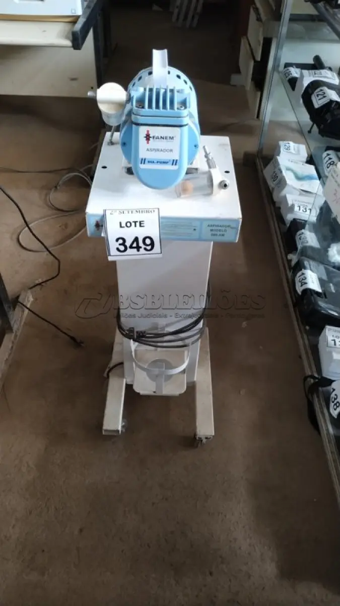 LOTE 349 - 01 ASPIRADOR ODONTOLÓGICO MODELO 089-AM. (NO ESTADO) ATENÇÃO! FAZER A VISITAÇÃO ANTES DE ARREMATAR, NÃO SABEMOS SE FUNCIONA, LEILÃO NÃO TEM GARANTIA E NEM DEVOLUÇÃO, SUJEITO A POSSÍVEIS AVARIAS VISÍVEIS/OCULTAS E/OU AUSÊNCIA DE COMPONENTES.