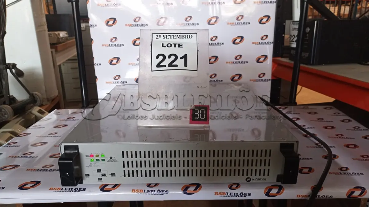 LOTE 221 - 01 ESTABILIZADOR DE TENSÃO MARCA MICROSOL. (NO ESTADO) ATENÇÃO! FAZER A VISITAÇÃO ANTES DE ARREMATAR, NÃO SABEMOS SE FUNCIONA, LEILÃO NÃO TEM GARANTIA E NEM DEVOLUÇÃO, SUJEITO A POSSÍVEIS AVARIAS VISÍVEIS/OCULTAS E/OU AUSÊNCIA DE COMPONENTES.