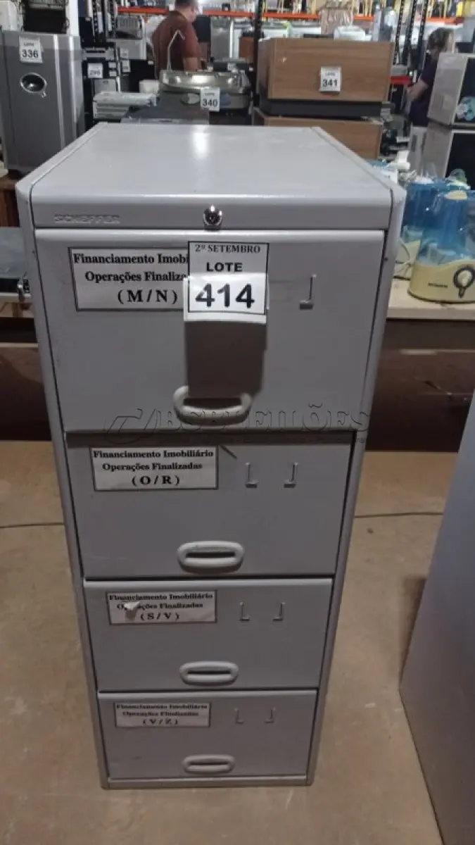 LOTE 414 - 01 ARQUIVO DE AÇO COM 04 GAVETAS. (NO ESTADO) ATENÇÃO! FAZER A VISITAÇÃO ANTES DE ARREMATAR, NÃO SABEMOS SE FUNCIONA, LEILÃO NÃO TEM GARANTIA E NEM DEVOLUÇÃO, SUJEITO A POSSÍVEIS AVARIAS VISÍVEIS/OCULTAS E/OU AUSÊNCIA DE COMPONENTES.
