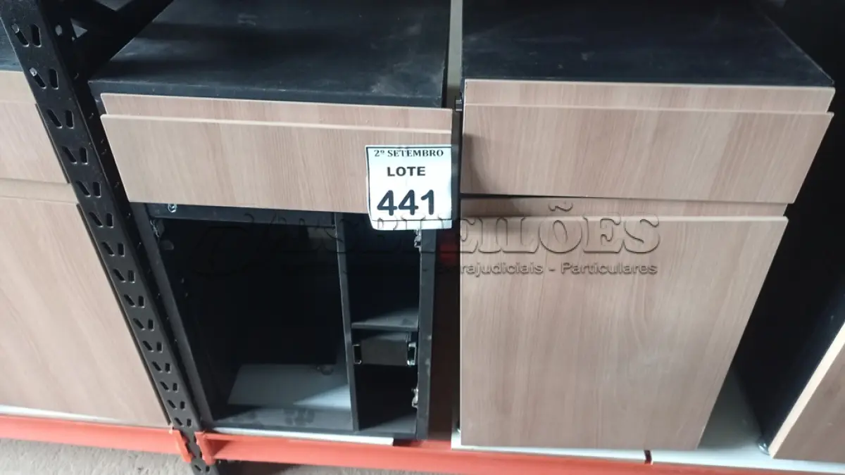 LOTE 441 - 02 GAVETEIROS COM 01 GAVETA E SUPORTE PARA CPU. (NO ESTADO) ATENÇÃO! FAZER A VISITAÇÃO ANTES DE ARREMATAR, NÃO SABEMOS SE FUNCIONA, LEILÃO NÃO TEM GARANTIA E NEM DEVOLUÇÃO, SUJEITO A POSSÍVEIS AVARIAS VISÍVEIS/OCULTAS E/OU AUSÊNCIA DE COMPONENTES.