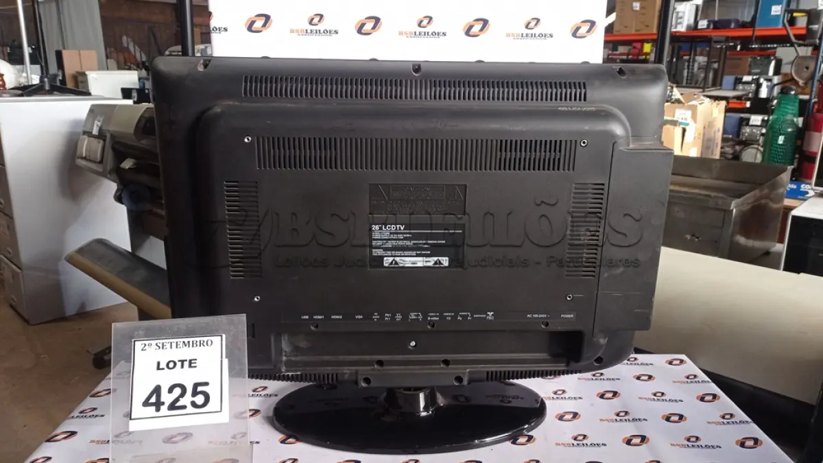 LOTE 425 - 01 TV LCD 26’’. (NO ESTADO) ATENÇÃO! FAZER A VISITAÇÃO ANTES DE ARREMATAR, NÃO SABEMOS SE FUNCIONA, LEILÃO NÃO TEM GARANTIA E NEM DEVOLUÇÃO, SUJEITO A POSSÍVEIS AVARIAS VISÍVEIS/OCULTAS E/OU AUSÊNCIA DE COMPONENTES.