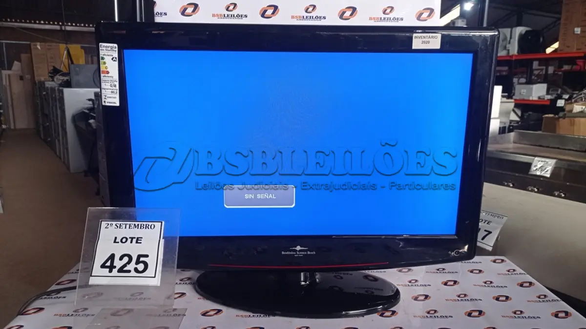 LOTE 425 - 01 TV LCD 26’’. (NO ESTADO) ATENÇÃO! FAZER A VISITAÇÃO ANTES DE ARREMATAR, NÃO SABEMOS SE FUNCIONA, LEILÃO NÃO TEM GARANTIA E NEM DEVOLUÇÃO, SUJEITO A POSSÍVEIS AVARIAS VISÍVEIS/OCULTAS E/OU AUSÊNCIA DE COMPONENTES.