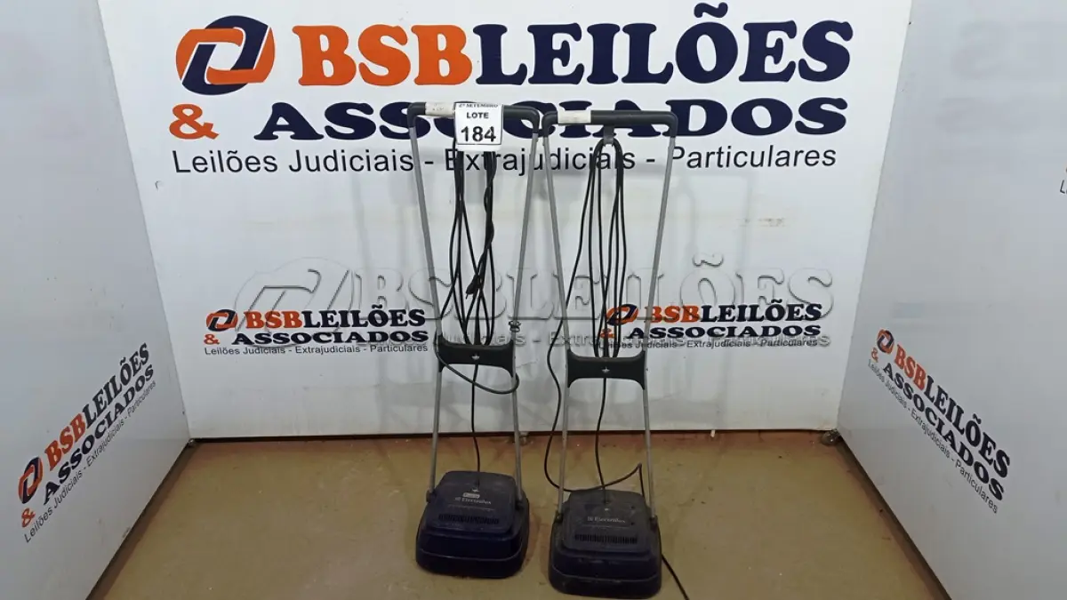 LOTE 184 - 02 ENCERADEIRAS. (NO ESTADO) ATENÇÃO! FAZER A VISITAÇÃO ANTES DE ARREMATAR, NÃO SABEMOS SE FUNCIONA, LEILÃO NÃO TEM GARANTIA E NEM DEVOLUÇÃO, SUJEITO A POSSÍVEIS AVARIAS VISÍVEIS/OCULTAS E/OU AUSÊNCIA DE COMPONENTES.
