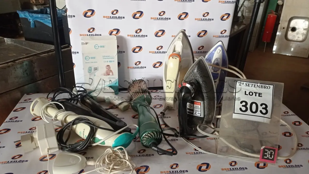 LOTE 303 - 02 FOGÕES DE INDUÇÃO COM 01 BOCA, 03 FERROS DE PASSAR, 02 TERMÔMETROS INFRAVERMELHO, 01 CHAPINHA DE CABELO, 01 ESCOVA DE CABELO ELÉTRICA E 01 MIXER. (NO ESTADO) ATENÇÃO! FAZER A VISITAÇÃO ANTES DE ARREMATAR, NÃO SABEMOS SE FUNCIONA, LEILÃO NÃO TEM GARANTIA E NEM DEVOLUÇÃO, SUJEITO A POSSÍVEIS AVARIAS VISÍVEIS/OCULTAS E/OU AUSÊNCIA DE COMPONENTES.