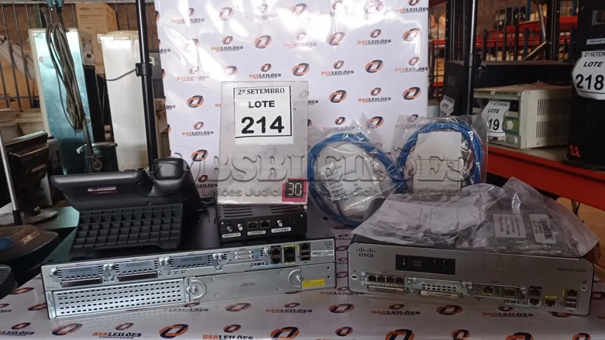 LOTE 214 - 02 ROTEADORES DE SERVIÇOS INTEGRADOS MARCA CISCO E 01 TELEFONE MARCA CISCO. (NO ESTADO) ATENÇÃO! FAZER A VISITAÇÃO ANTES DE ARREMATAR, NÃO SABEMOS SE FUNCIONA, LEILÃO NÃO TEM GARANTIA E NEM DEVOLUÇÃO, SUJEITO A POSSÍVEIS AVARIAS VISÍVEIS/OCULTAS E/OU AUSÊNCIA DE COMPONENTES.