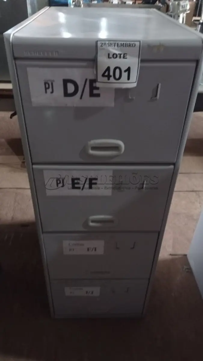 LOTE 401 - 01 ARQUIVO DE AÇO COM 04 GAVETAS. (NO ESTADO) ATENÇÃO! FAZER A VISITAÇÃO ANTES DE ARREMATAR, NÃO SABEMOS SE FUNCIONA, LEILÃO NÃO TEM GARANTIA E NEM DEVOLUÇÃO, SUJEITO A POSSÍVEIS AVARIAS VISÍVEIS/OCULTAS E/OU AUSÊNCIA DE COMPONENTES.