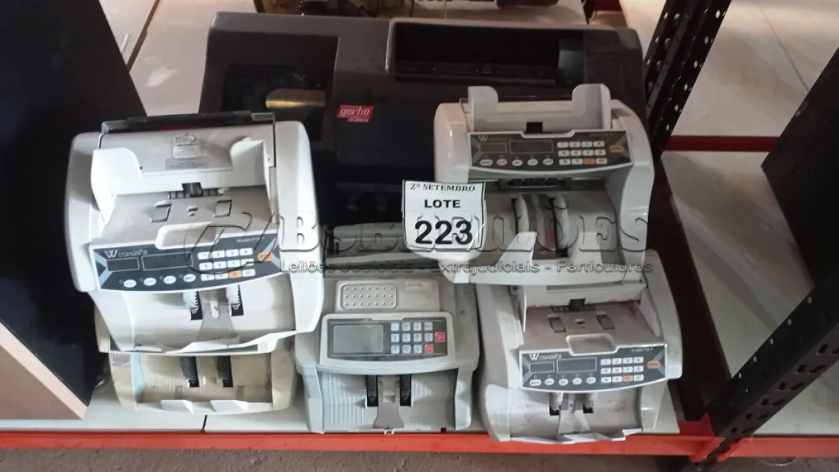 LOTE 223 - 05 MÁQUINAS DE CONTAR CÉDULAS E 01 MÁQUINA DE CONTAR MOEDAS. (NO ESTADO) ATENÇÃO! FAZER A VISITAÇÃO ANTES DE ARREMATAR, NÃO SABEMOS SE FUNCIONA, LEILÃO NÃO TEM GARANTIA E NEM DEVOLUÇÃO, SUJEITO A POSSÍVEIS AVARIAS VISÍVEIS/OCULTAS E/OU AUSÊNCIA DE COMPONENTES.