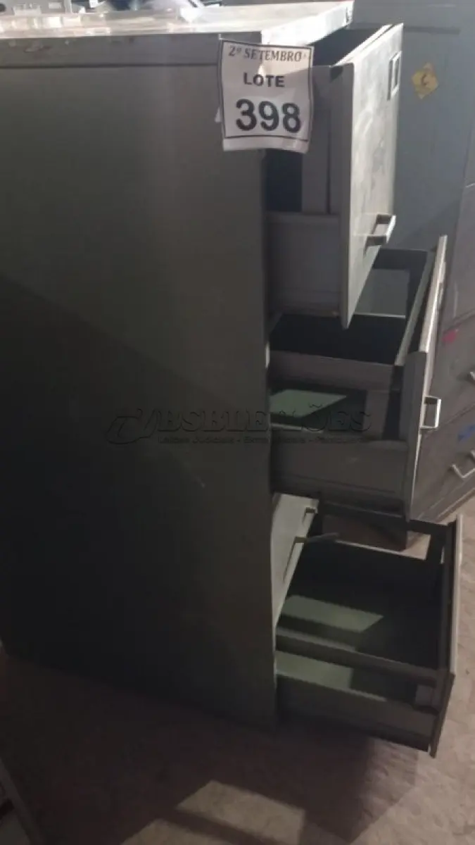 LOTE 398 - 01 ARQUIVO DE AÇO COM 04 GAVETAS. (NO ESTADO) ATENÇÃO! FAZER A VISITAÇÃO ANTES DE ARREMATAR, NÃO SABEMOS SE FUNCIONA, LEILÃO NÃO TEM GARANTIA E NEM DEVOLUÇÃO, SUJEITO A POSSÍVEIS AVARIAS VISÍVEIS/OCULTAS E/OU AUSÊNCIA DE COMPONENTES.