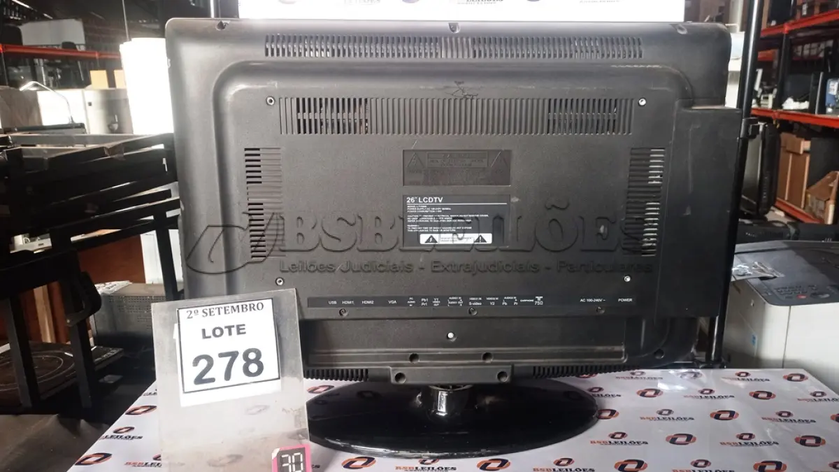 LOTE 278 - 01 TV LCD 26’’. (NO ESTADO) ATENÇÃO! FAZER A VISITAÇÃO ANTES DE ARREMATAR, NÃO SABEMOS SE FUNCIONA, LEILÃO NÃO TEM GARANTIA E NEM DEVOLUÇÃO, SUJEITO A POSSÍVEIS AVARIAS VISÍVEIS/OCULTAS E/OU AUSÊNCIA DE COMPONENTES.