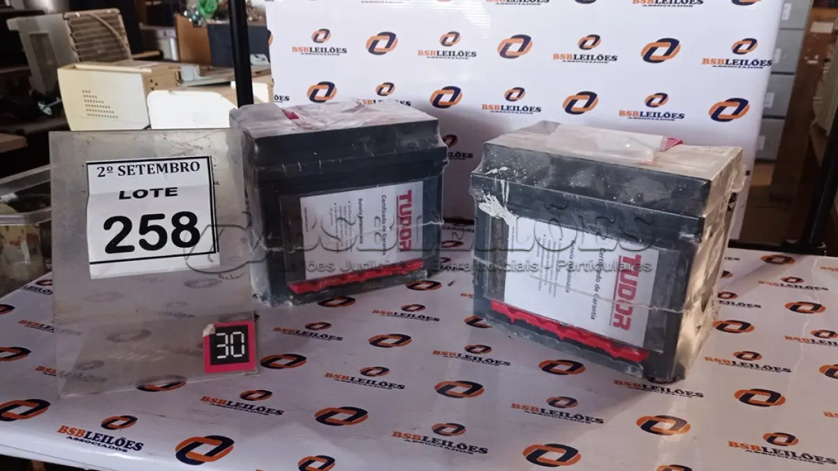 LOTE 258 - 02 BATERIAS ESTACIONÁRIAS MARCA TUDOR. (NO ESTADO) ATENÇÃO! FAZER A VISITAÇÃO ANTES DE ARREMATAR, NÃO SABEMOS SE FUNCIONA, LEILÃO NÃO TEM GARANTIA E NEM DEVOLUÇÃO, SUJEITO A POSSÍVEIS AVARIAS VISÍVEIS/OCULTAS E/OU AUSÊNCIA DE COMPONENTES.