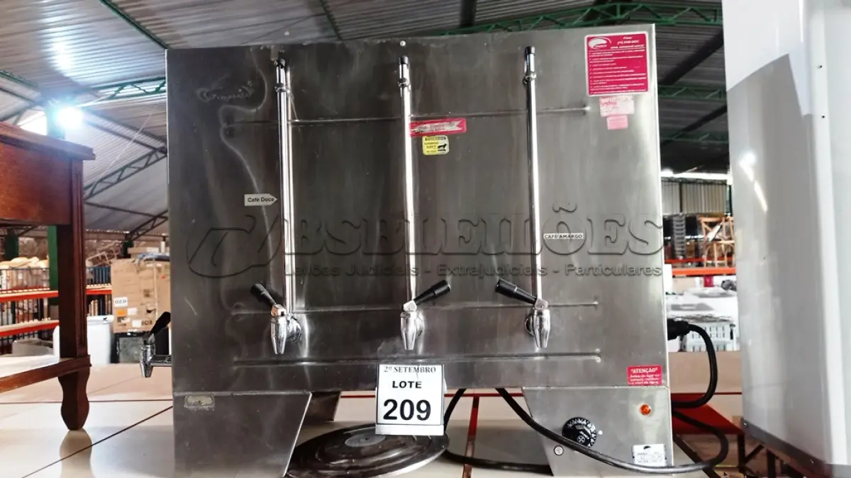 LOTE 209 - 01 CAFETEIRA INDUSTRIAL EM INOX. (NO ESTADO) ATENÇÃO! FAZER A VISITAÇÃO ANTES DE ARREMATAR, NÃO SABEMOS SE FUNCIONA, LEILÃO NÃO TEM GARANTIA E NEM DEVOLUÇÃO, SUJEITO A POSSÍVEIS AVARIAS VISÍVEIS/OCULTAS E/OU AUSÊNCIA DE COMPONENTES.
