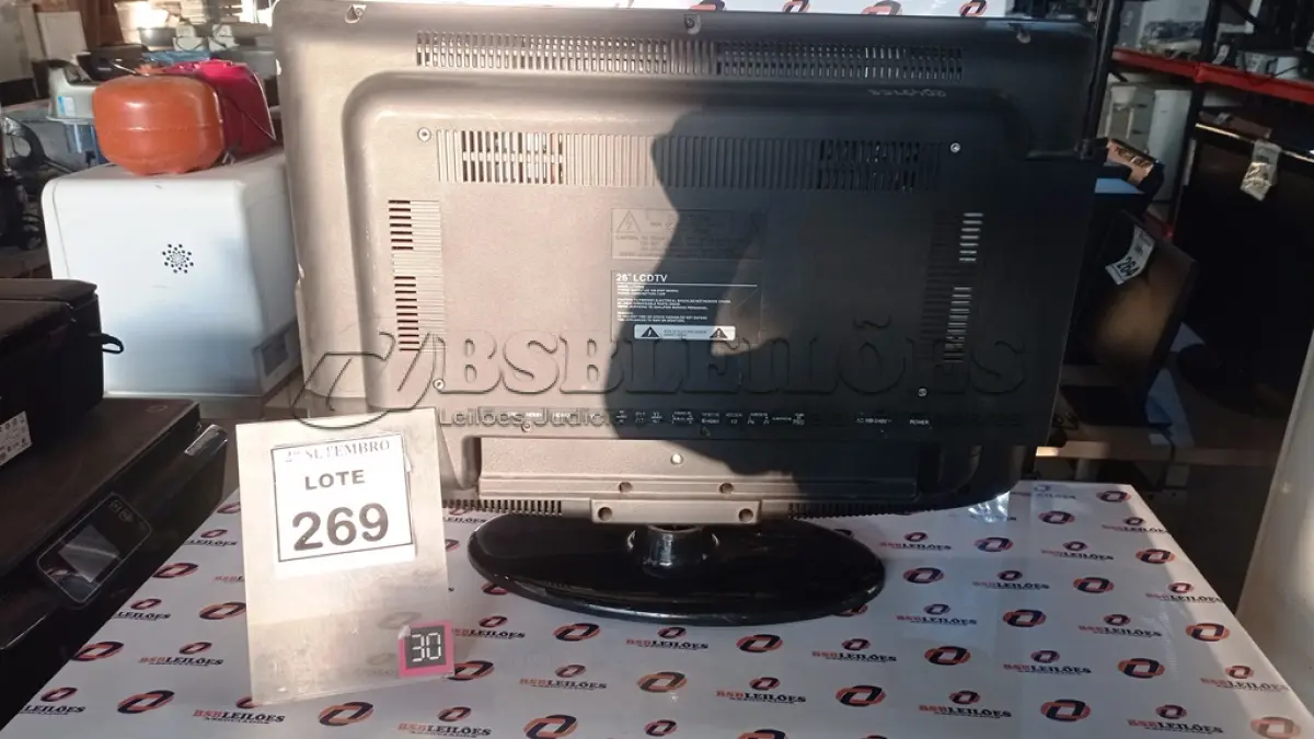 LOTE 269 - 01 TV LCD 26’’. (NO ESTADO) ATENÇÃO! FAZER A VISITAÇÃO ANTES DE ARREMATAR, NÃO SABEMOS SE FUNCIONA, LEILÃO NÃO TEM GARANTIA E NEM DEVOLUÇÃO, SUJEITO A POSSÍVEIS AVARIAS VISÍVEIS/OCULTAS E/OU AUSÊNCIA DE COMPONENTES.