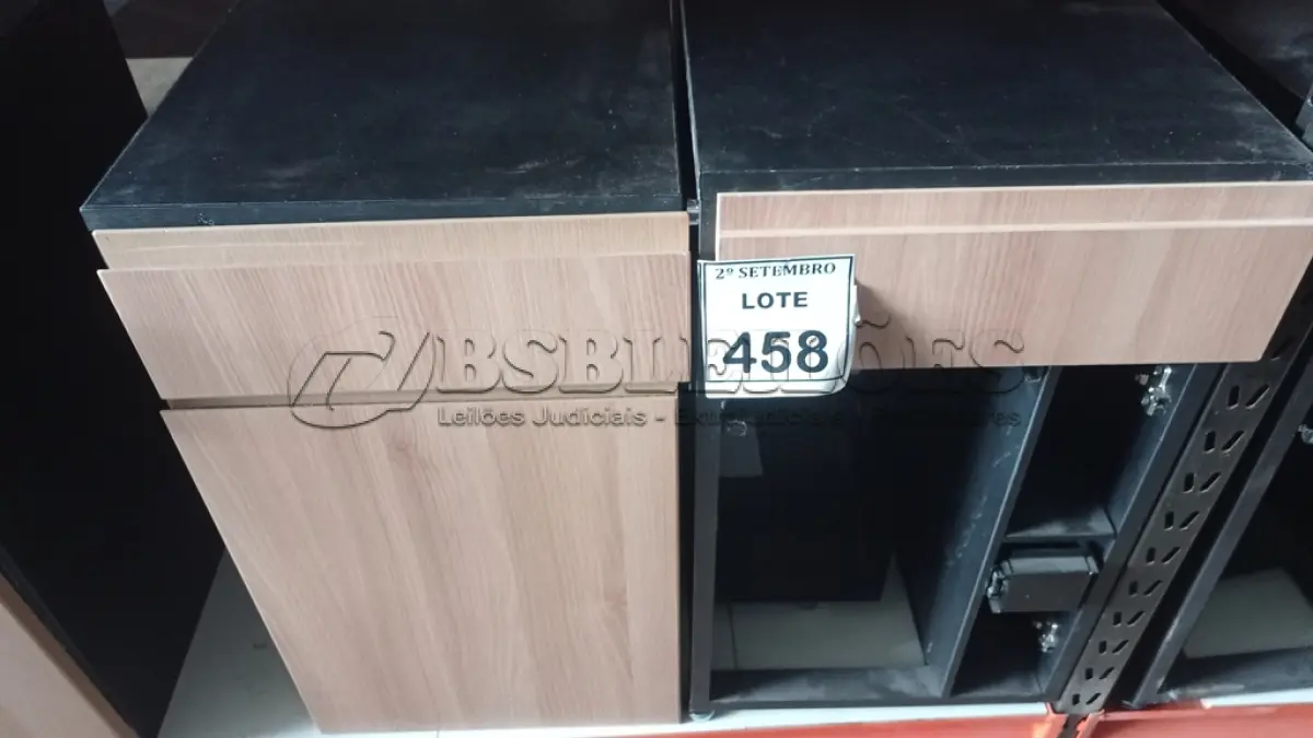 LOTE 458 - 02 GAVETEIROS COM 01 GAVETA E SUPORTE PARA CPU. (NO ESTADO) ATENÇÃO! FAZER A VISITAÇÃO ANTES DE ARREMATAR, NÃO SABEMOS SE FUNCIONA, LEILÃO NÃO TEM GARANTIA E NEM DEVOLUÇÃO, SUJEITO A POSSÍVEIS AVARIAS VISÍVEIS/OCULTAS E/OU AUSÊNCIA DE COMPONENTES.