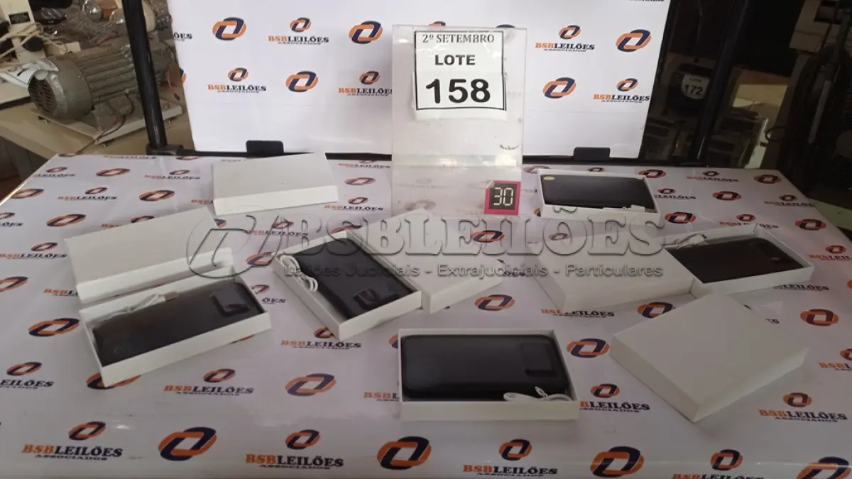 LOTE 158 - 05 BATERIAS EXTERNAS. (NO ESTADO) ATENÇÃO! FAZER A VISITAÇÃO ANTES DE ARREMATAR, NÃO SABEMOS SE FUNCIONA, LEILÃO NÃO TEM GARANTIA E NEM DEVOLUÇÃO, SUJEITO A POSSÍVEIS AVARIAS VISÍVEIS/OCULTAS E/OU AUSÊNCIA DE COMPONENTES.
