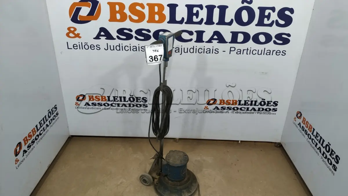 LOTE 367 - 01 ENCERADEIRA INDUSTRIAL 220V. (NO ESTADO) ATENÇÃO! FAZER A VISITAÇÃO ANTES DE ARREMATAR, NÃO SABEMOS SE FUNCIONA, LEILÃO NÃO TEM GARANTIA E NEM DEVOLUÇÃO, SUJEITO A POSSÍVEIS AVARIAS VISÍVEIS/OCULTAS E/OU AUSÊNCIA DE COMPONENTES.