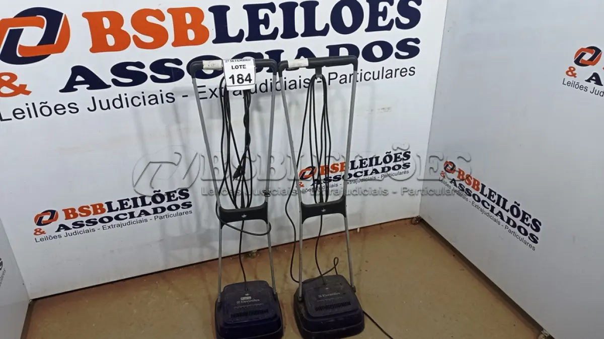 LOTE 184 - 02 ENCERADEIRAS. (NO ESTADO) ATENÇÃO! FAZER A VISITAÇÃO ANTES DE ARREMATAR, NÃO SABEMOS SE FUNCIONA, LEILÃO NÃO TEM GARANTIA E NEM DEVOLUÇÃO, SUJEITO A POSSÍVEIS AVARIAS VISÍVEIS/OCULTAS E/OU AUSÊNCIA DE COMPONENTES.