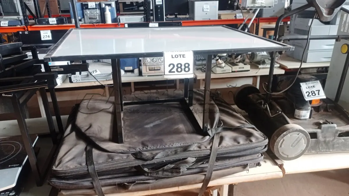 LOTE 288 - 01 LOTE DE VÁRIOS KITS DE CENÁRIOS DE FOTO. (NO ESTADO) ATENÇÃO! FAZER A VISITAÇÃO ANTES DE ARREMATAR, NÃO SABEMOS SE FUNCIONA, LEILÃO NÃO TEM GARANTIA E NEM DEVOLUÇÃO, SUJEITO A POSSÍVEIS AVARIAS VISÍVEIS/OCULTAS E/OU AUSÊNCIA DE COMPONENTES.