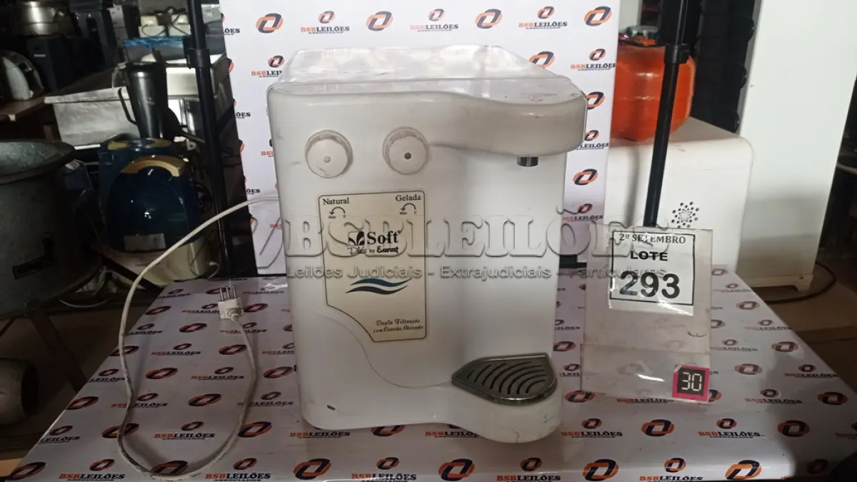 LOTE 293 - 01 PURIFICADOR DE ÁGUA MARCA SOFT. (NO ESTADO) ATENÇÃO! FAZER A VISITAÇÃO ANTES DE ARREMATAR, NÃO SABEMOS SE FUNCIONA, LEILÃO NÃO TEM GARANTIA E NEM DEVOLUÇÃO, SUJEITO A POSSÍVEIS AVARIAS VISÍVEIS/OCULTAS E/OU AUSÊNCIA DE COMPONENTES.