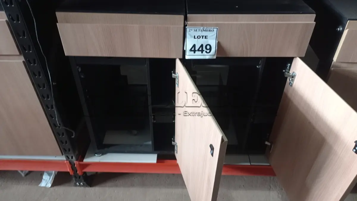 LOTE 449 - 02 GAVETEIROS COM 01 GAVETA E SUPORTE PARA CPU. (NO ESTADO) ATENÇÃO! FAZER A VISITAÇÃO ANTES DE ARREMATAR, NÃO SABEMOS SE FUNCIONA, LEILÃO NÃO TEM GARANTIA E NEM DEVOLUÇÃO, SUJEITO A POSSÍVEIS AVARIAS VISÍVEIS/OCULTAS E/OU AUSÊNCIA DE COMPONENTES.