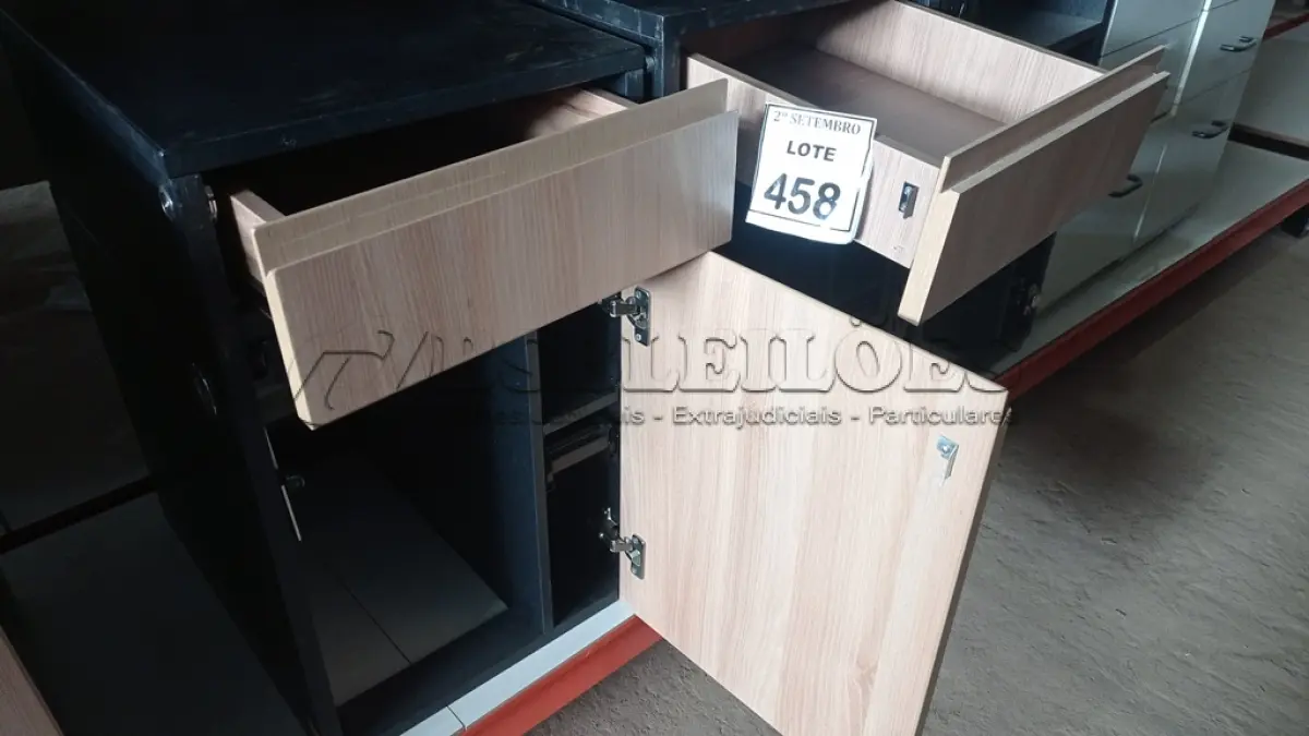 LOTE 458 - 02 GAVETEIROS COM 01 GAVETA E SUPORTE PARA CPU. (NO ESTADO) ATENÇÃO! FAZER A VISITAÇÃO ANTES DE ARREMATAR, NÃO SABEMOS SE FUNCIONA, LEILÃO NÃO TEM GARANTIA E NEM DEVOLUÇÃO, SUJEITO A POSSÍVEIS AVARIAS VISÍVEIS/OCULTAS E/OU AUSÊNCIA DE COMPONENTES.