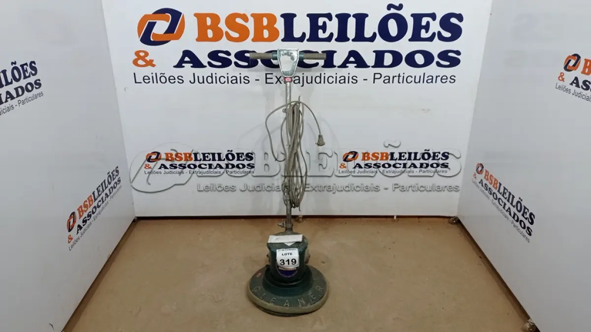 LOTE 319 - 01 ENCERADEIRA INDUSTRIAL 220V. (NO ESTADO) ATENÇÃO! FAZER A VISITAÇÃO ANTES DE ARREMATAR, NÃO SABEMOS SE FUNCIONA, LEILÃO NÃO TEM GARANTIA E NEM DEVOLUÇÃO, SUJEITO A POSSÍVEIS AVARIAS VISÍVEIS/OCULTAS E/OU AUSÊNCIA DE COMPONENTES.