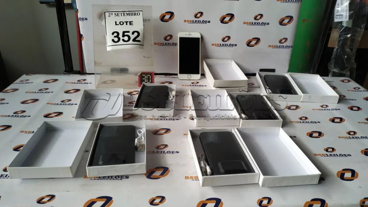 LOTE 352 - 05 BATERIAS EXTERNAS. (NO ESTADO) ATENÇÃO! FAZER A VISITAÇÃO ANTES DE ARREMATAR, NÃO SABEMOS SE FUNCIONA, LEILÃO NÃO TEM GARANTIA E NEM DEVOLUÇÃO, SUJEITO A POSSÍVEIS AVARIAS VISÍVEIS/OCULTAS E/OU AUSÊNCIA DE COMPONENTES.
