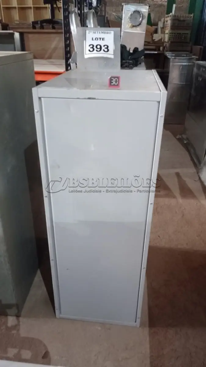 LOTE 393 - 01 ARQUIVO DE AÇO COM 04 GAVETAS. (NO ESTADO) ATENÇÃO! FAZER A VISITAÇÃO ANTES DE ARREMATAR, NÃO SABEMOS SE FUNCIONA, LEILÃO NÃO TEM GARANTIA E NEM DEVOLUÇÃO, SUJEITO A POSSÍVEIS AVARIAS VISÍVEIS/OCULTAS E/OU AUSÊNCIA DE COMPONENTES.