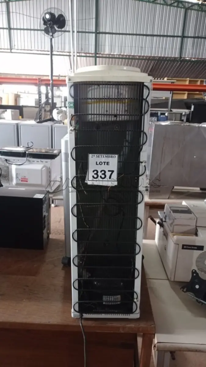 LOTE 337 - 01 BEBEDOURO PARA GARRAFÃO MARCA LIBELL. (NO ESTADO) ATENÇÃO! FAZER A VISITAÇÃO ANTES DE ARREMATAR, NÃO SABEMOS SE FUNCIONA, LEILÃO NÃO TEM GARANTIA E NEM DEVOLUÇÃO, SUJEITO A POSSÍVEIS AVARIAS VISÍVEIS/OCULTAS E/OU AUSÊNCIA DE COMPONENTES.