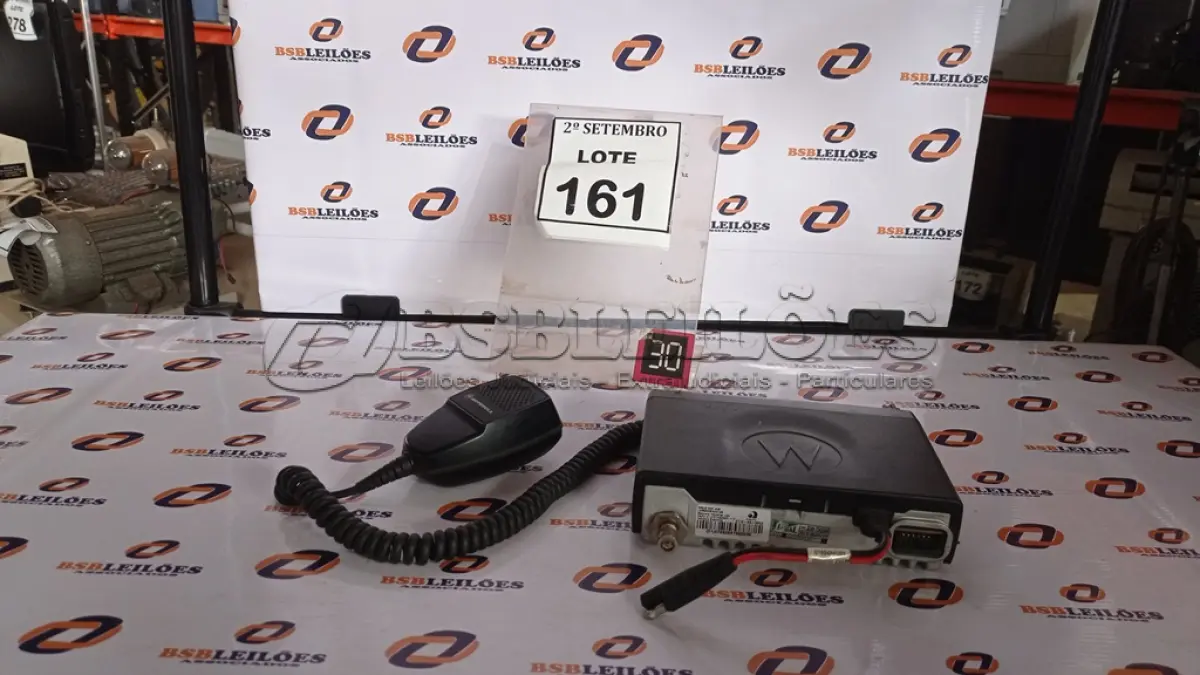 LOTE 161 - 01 RÁDIO MÓVEL EM200 MOTOROLA. (NO ESTADO) ATENÇÃO! FAZER A VISITAÇÃO ANTES DE ARREMATAR, NÃO SABEMOS SE FUNCIONA, LEILÃO NÃO TEM GARANTIA E NEM DEVOLUÇÃO, SUJEITO A POSSÍVEIS AVARIAS VISÍVEIS/OCULTAS E/OU AUSÊNCIA DE COMPONENTES.