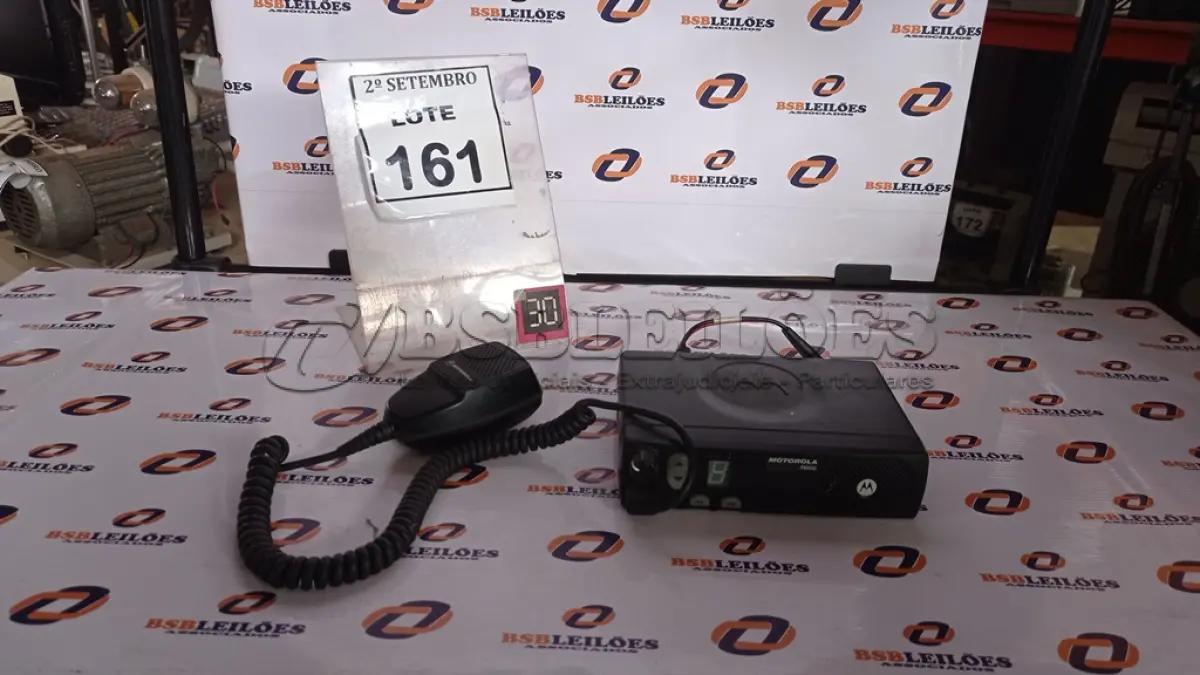 LOTE 161 - 01 RÁDIO MÓVEL EM200 MOTOROLA. (NO ESTADO) ATENÇÃO! FAZER A VISITAÇÃO ANTES DE ARREMATAR, NÃO SABEMOS SE FUNCIONA, LEILÃO NÃO TEM GARANTIA E NEM DEVOLUÇÃO, SUJEITO A POSSÍVEIS AVARIAS VISÍVEIS/OCULTAS E/OU AUSÊNCIA DE COMPONENTES.