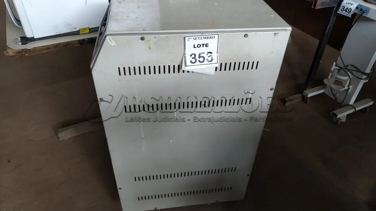 LOTE 353 - 01 ESTABILIZADOR DE TENSÃO MARCA KVA. (NO ESTADO) ATENÇÃO! FAZER A VISITAÇÃO ANTES DE ARREMATAR, NÃO SABEMOS SE FUNCIONA, LEILÃO NÃO TEM GARANTIA E NEM DEVOLUÇÃO, SUJEITO A POSSÍVEIS AVARIAS VISÍVEIS/OCULTAS E/OU AUSÊNCIA DE COMPONENTES.