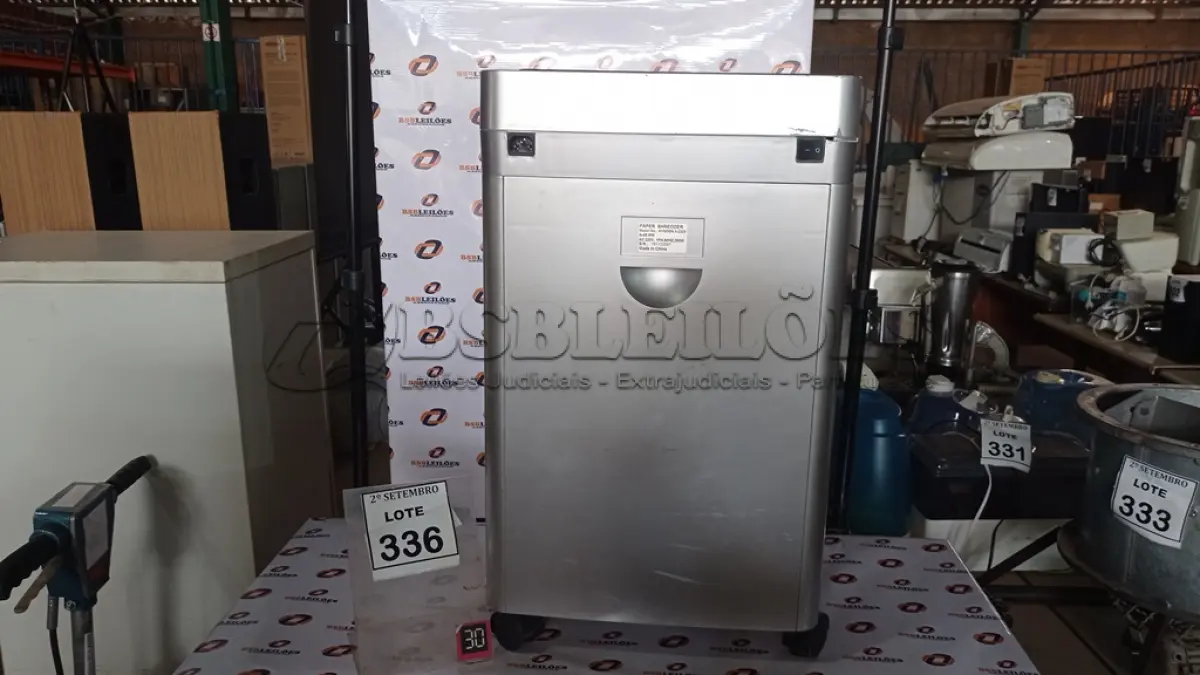 LOTE 336 - 01 FRAGMENTADORA DE PAPEL HYSOON. (NO ESTADO) ATENÇÃO! FAZER A VISITAÇÃO ANTES DE ARREMATAR, NÃO SABEMOS SE FUNCIONA, LEILÃO NÃO TEM GARANTIA E NEM DEVOLUÇÃO, SUJEITO A POSSÍVEIS AVARIAS VISÍVEIS/OCULTAS E/OU AUSÊNCIA DE COMPONENTES.