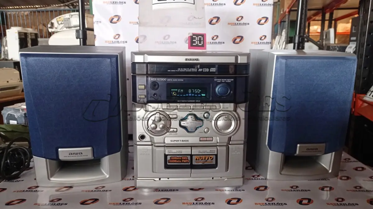 LOTE 211 - 01 MINI SYSTEM MARCA AIWA COM 02 CAIXAS. (NO ESTADO) ATENÇÃO! FAZER A VISITAÇÃO ANTES DE ARREMATAR, NÃO SABEMOS SE FUNCIONA, LEILÃO NÃO TEM GARANTIA E NEM DEVOLUÇÃO, SUJEITO A POSSÍVEIS AVARIAS VISÍVEIS/OCULTAS E/OU AUSÊNCIA DE COMPONENTES.