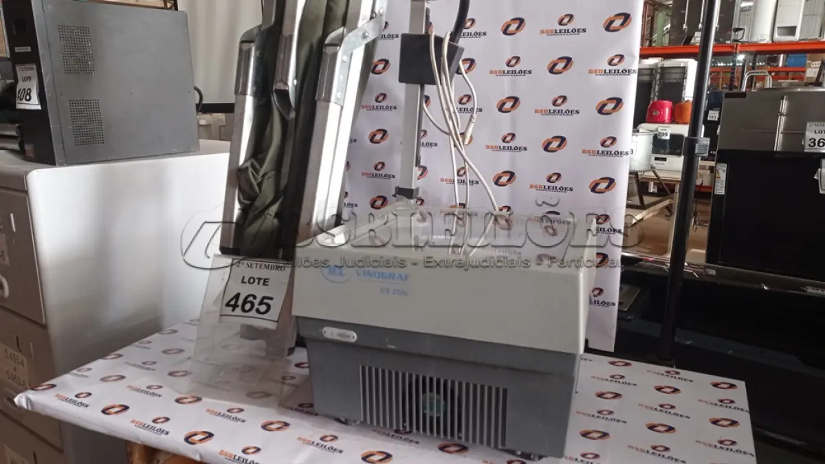 LOTE 465 - 01 RETROPROJETOR MARCA VISOGRAF E 01 CAMA DOBRÁVEL PORTÁTIL ESTRUTURA EM ALUMÍNIO. (NO ESTADO) ATENÇÃO! FAZER A VISITAÇÃO ANTES DE ARREMATAR, NÃO SABEMOS SE FUNCIONA, LEILÃO NÃO TEM GARANTIA E NEM DEVOLUÇÃO, SUJEITO A POSSÍVEIS AVARIAS VISÍVEIS/OCULTAS E/OU AUSÊNCIA DE COMPONENTES.