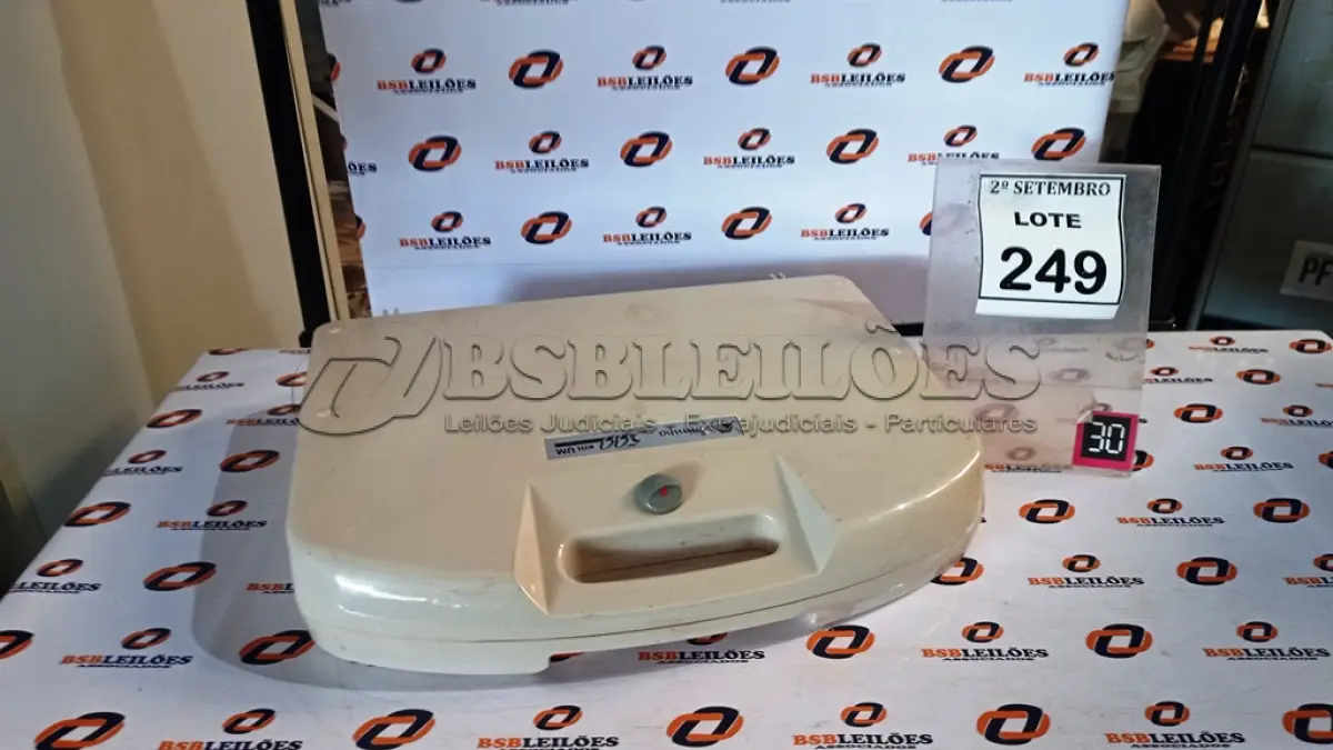 LOTE 249 - 01 LABORATÓRIO ELETRÔNICO MK-904 500 EM UM. (NO ESTADO) ATENÇÃO! FAZER A VISITAÇÃO ANTES DE ARREMATAR, NÃO SABEMOS SE FUNCIONA, LEILÃO NÃO TEM GARANTIA E NEM DEVOLUÇÃO, SUJEITO A POSSÍVEIS AVARIAS VISÍVEIS/OCULTAS E/OU AUSÊNCIA DE COMPONENTES.